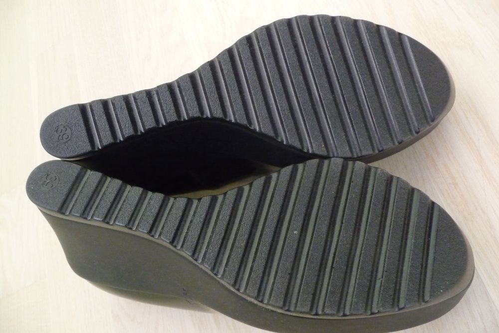 Женские туфли лакированные на танкетке 38,5 39 Vera Pelle Италия