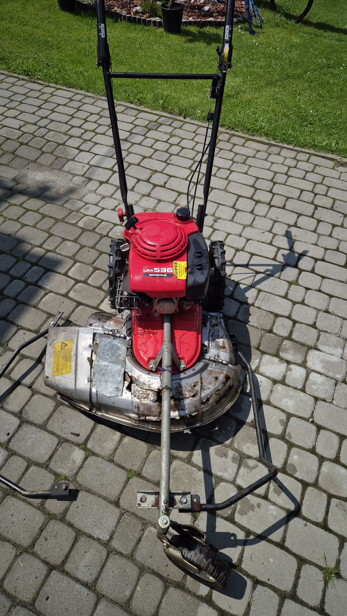 Kosiarka karczownica honda UM536