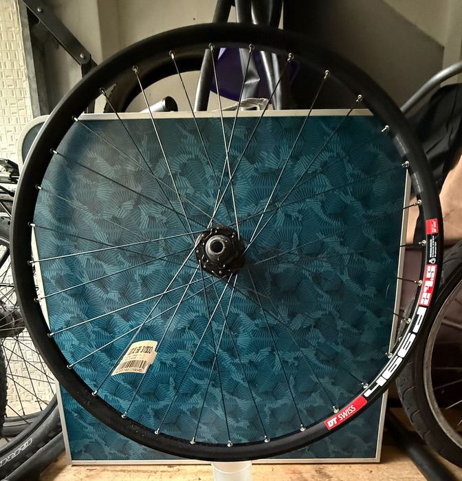 Par de Rodas BTT 27,5 DT Swiss XLC para disco e thru-axle (Novas)