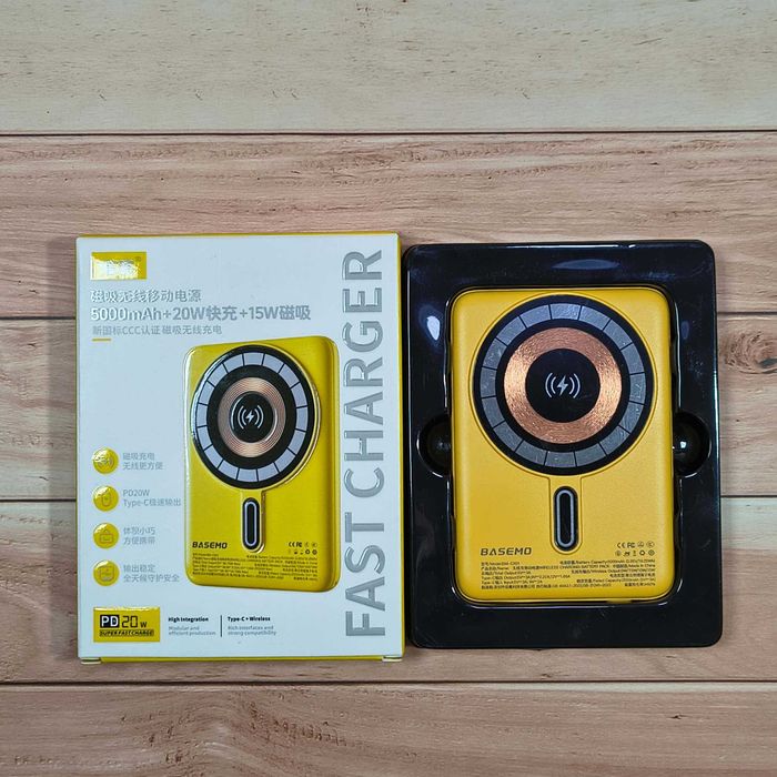 В упаковці магнітний повербанк для iPhone 11 Type-C 22,5Вт 50000 mAh