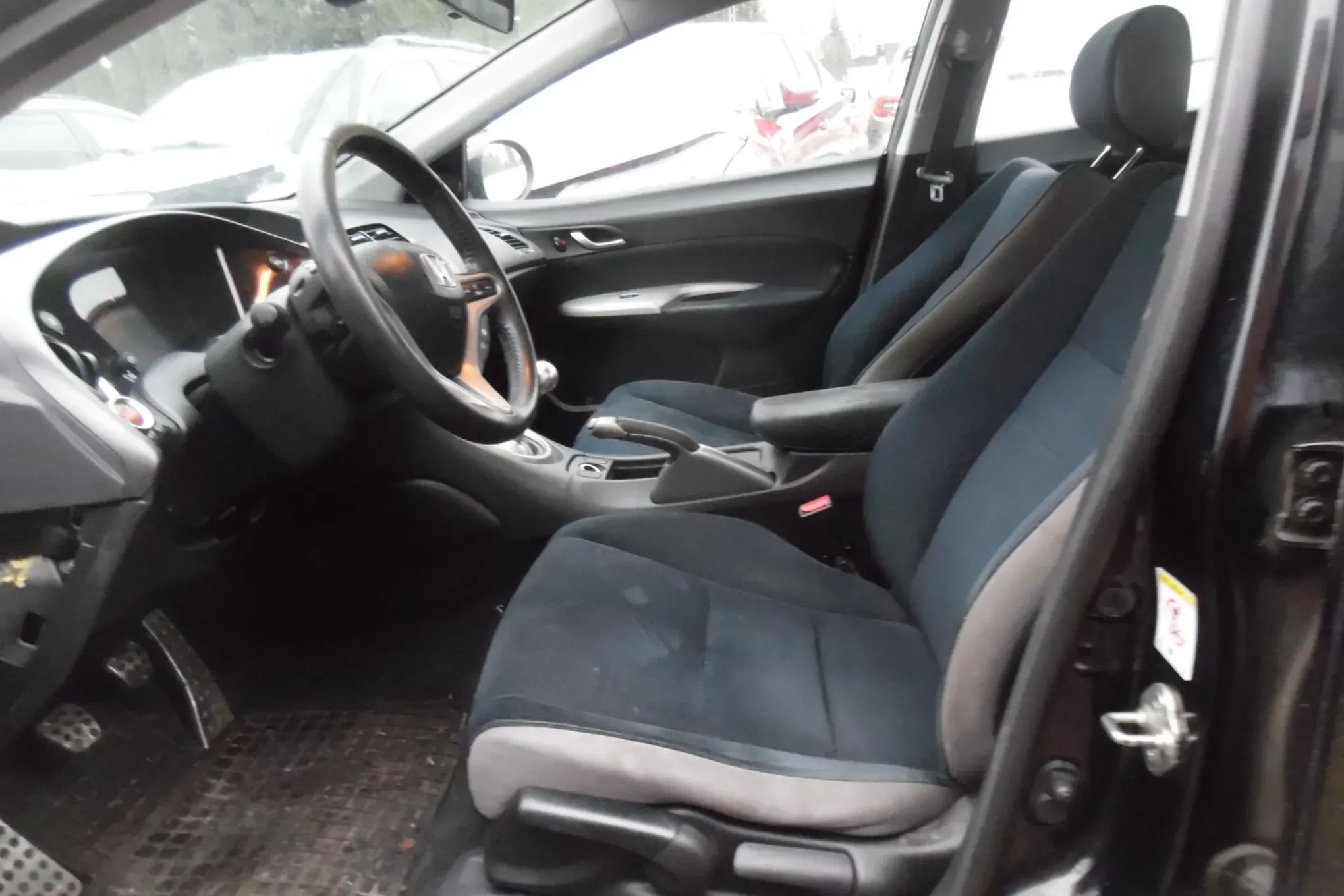 Honda Civic UFO 2009r, 1.8 Benzyna + LPG. Uszkodzony prawy tył. Jeździ.