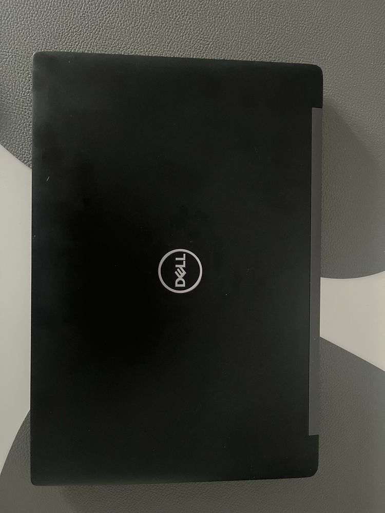Sprzedaję laptopa Dell Latitude 7390.