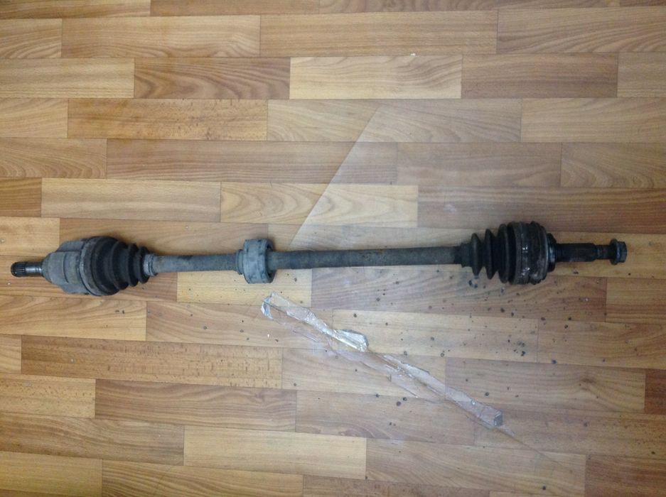Приводной вал Toyota Corolla E90