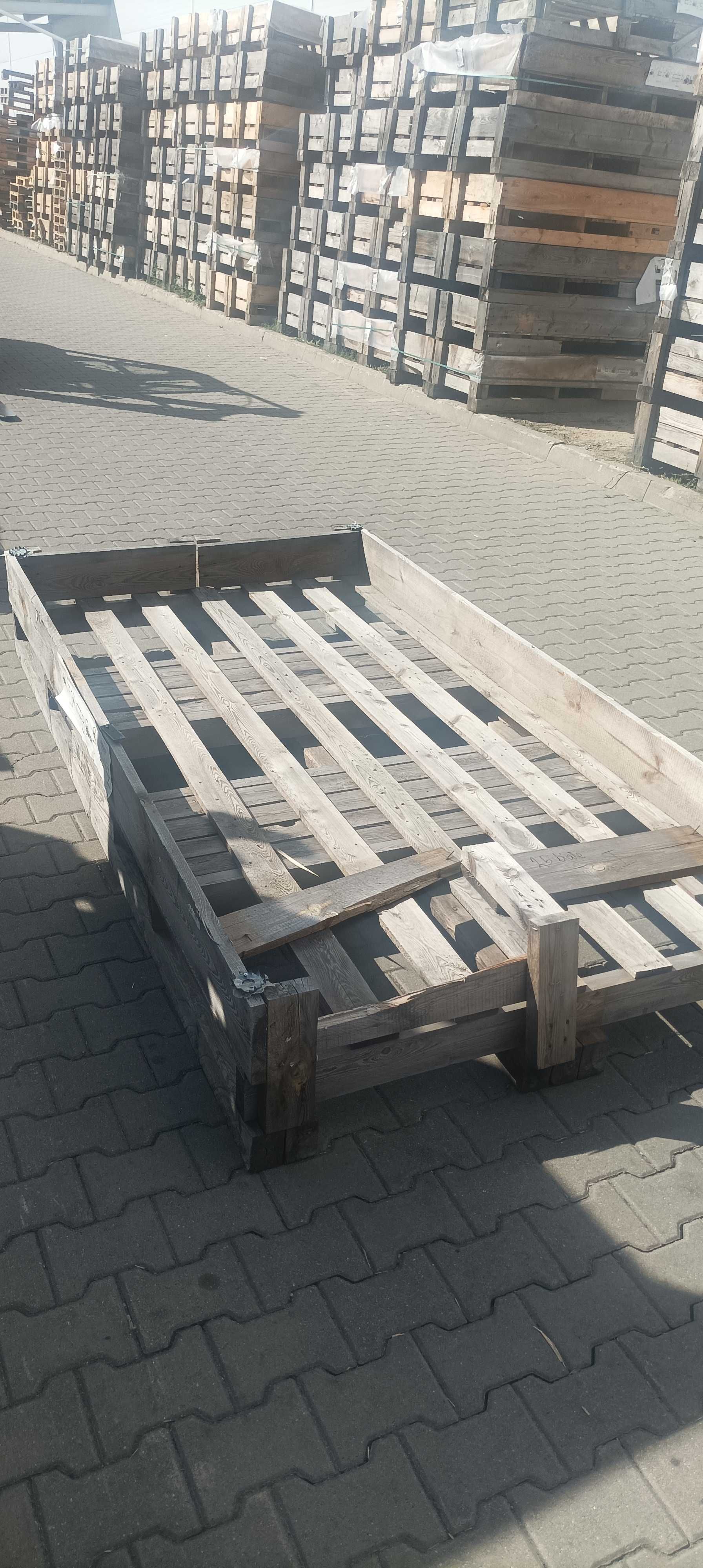 Sprzedam uszkodzone SKRZYNIO-PALETY drewniane 136x264 cm .