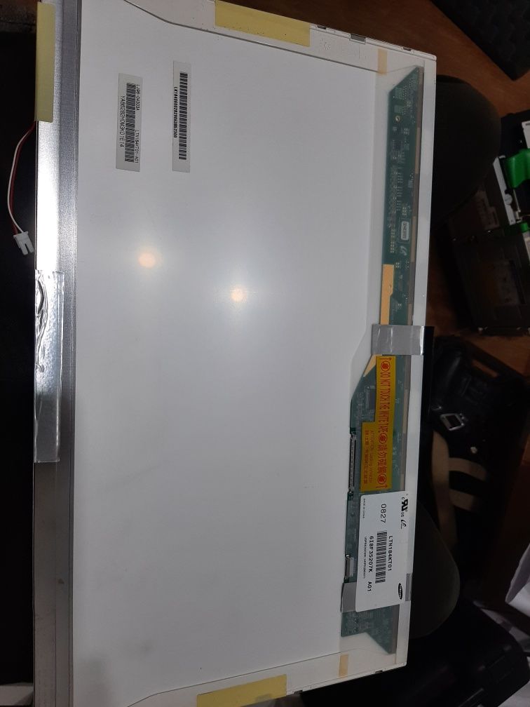 Lcd ccfl 18.4" em bom estado