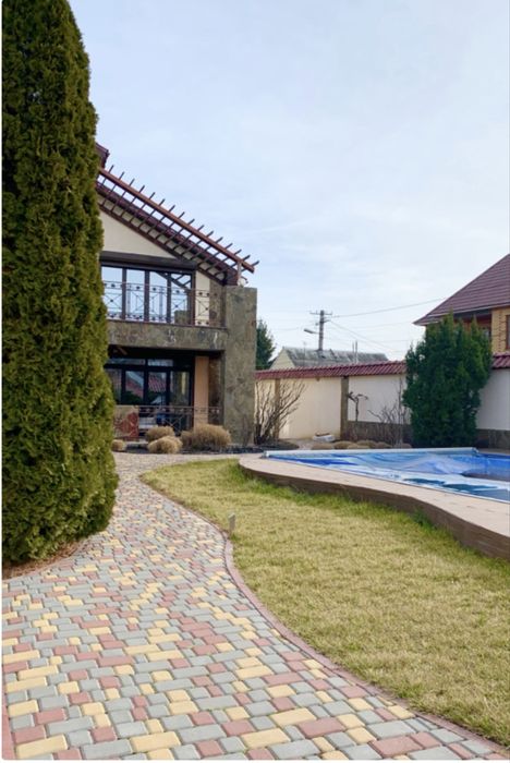 Дом на 8 сотках земли с ремонтом и бассейном на 7ст.Б.Фонтана.