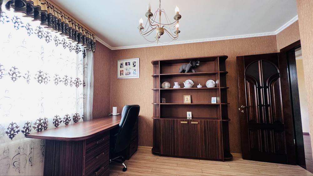 Продаж котеджу з басейном Боярка Центр
