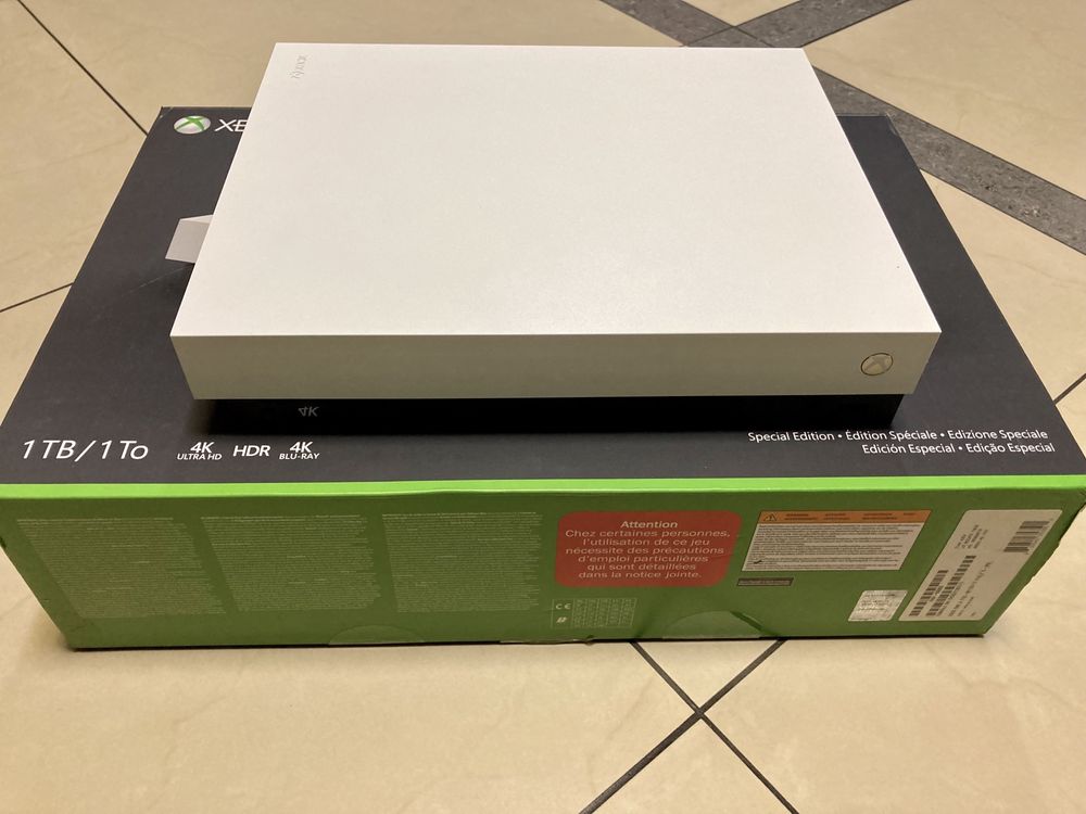 Xbox One X 1Tb не One S