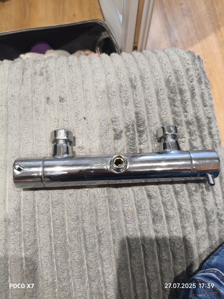 Zestaw prysznicowy z baterią termostatyczną