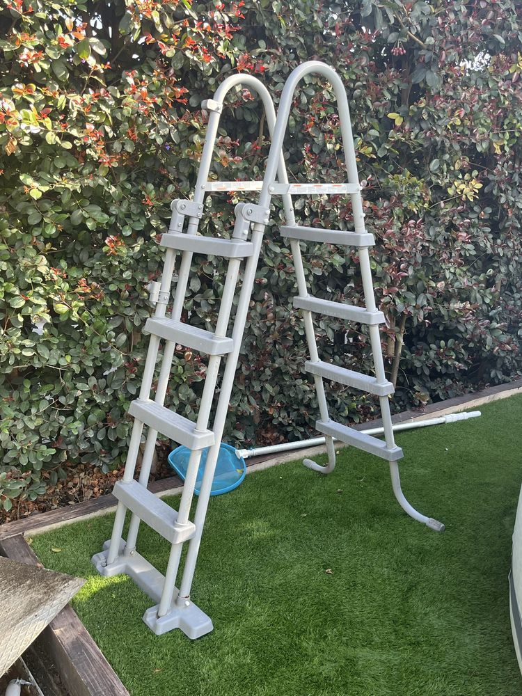 Piscina Bestway steelpro Max com 1ano