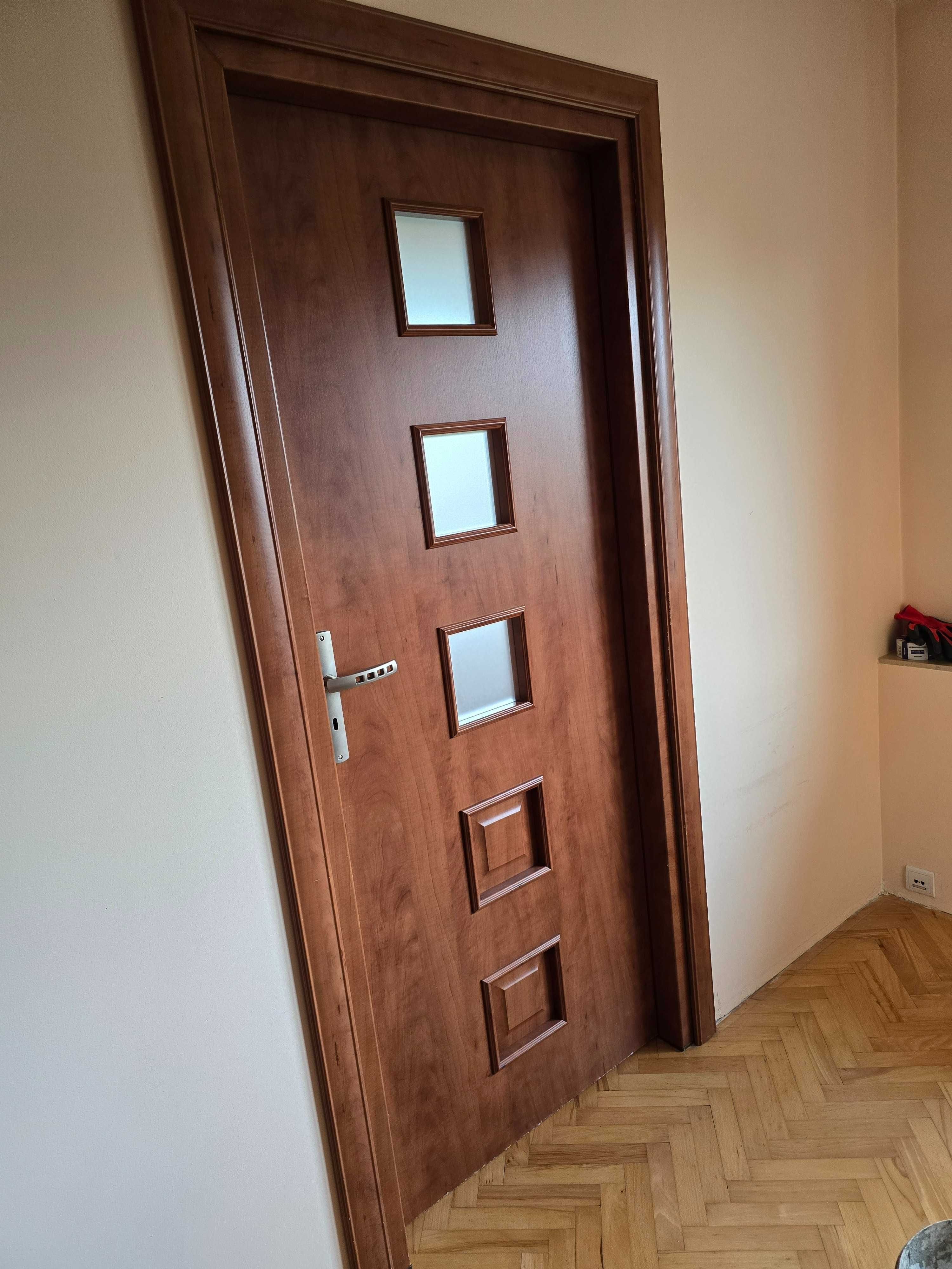 Sprzedam drzwi wewnętrzne + dodaję gratisy