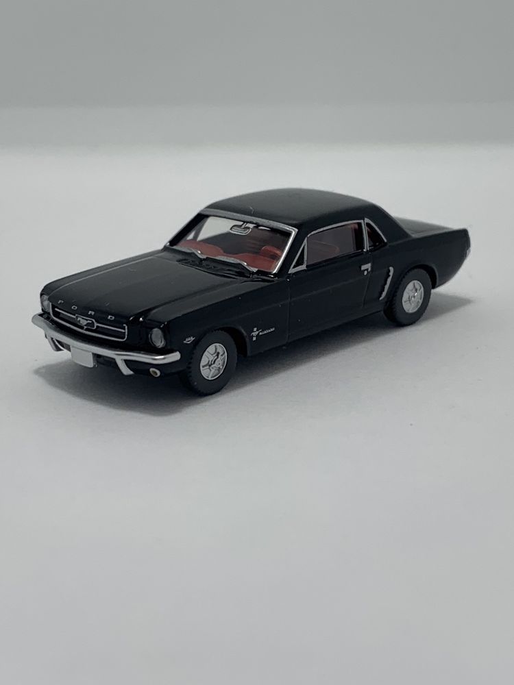 Ford Mustang Coupé da Wiking escala 1/87