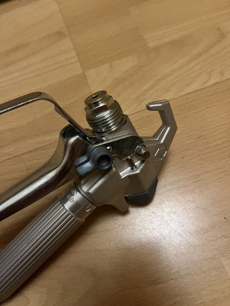 Graco pistolet SG-3 do GX21, ST-Max, Ultra Max Mark, uchwyt dysza