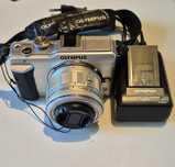 Aparat fotograficzny OLYMPUS PEN E-PL1 plus torba Samsonite gratis.