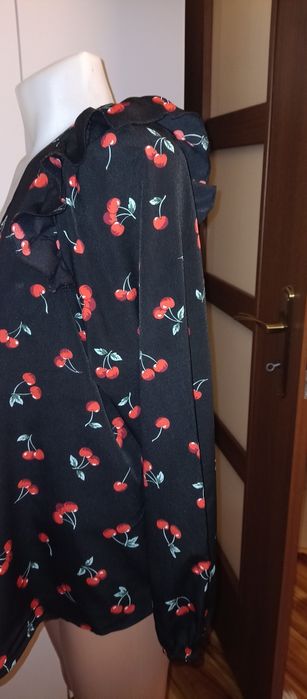 Czarna bluzka długi rękaw z motywem owocowym  4XL Shein