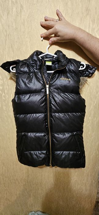 Пуховий жилет Adidas