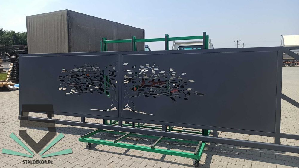 Brama przesuwna 5x1,5m wycinana laserowo, CNC,  panelowa.  Corten