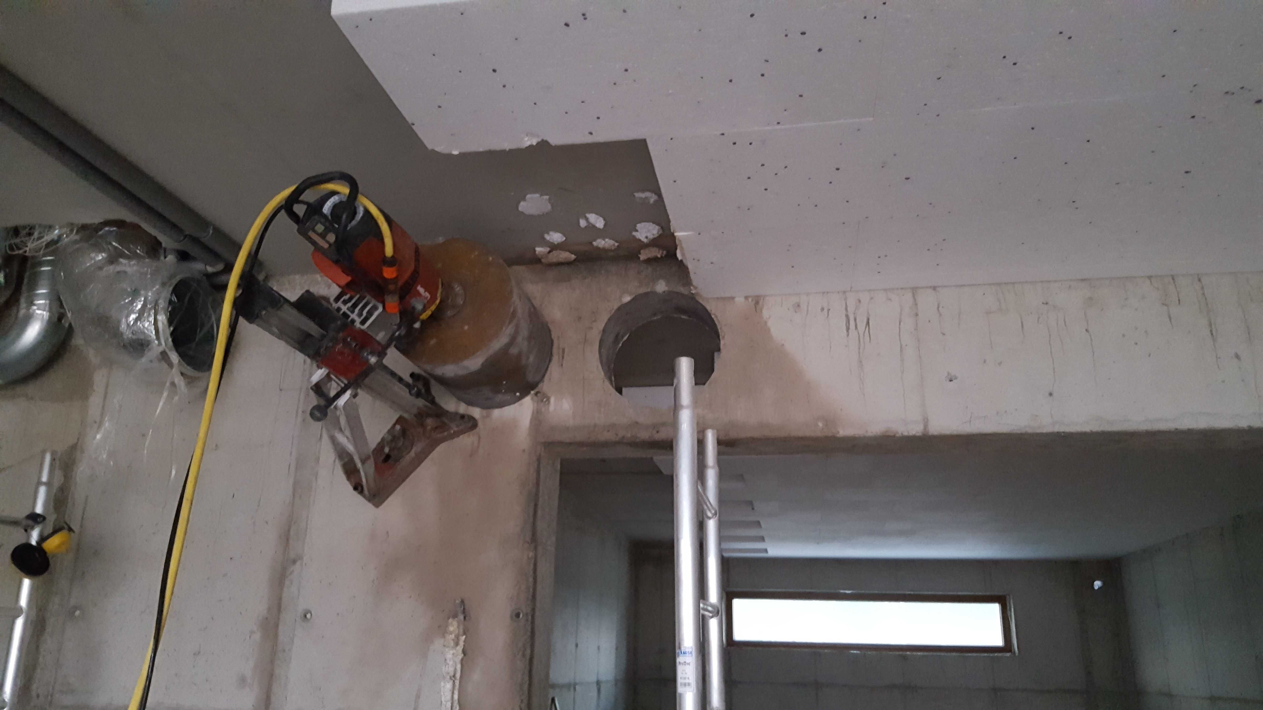 Wiercenie otworów w ścianie stropie przewierty w betonie, kamieniu