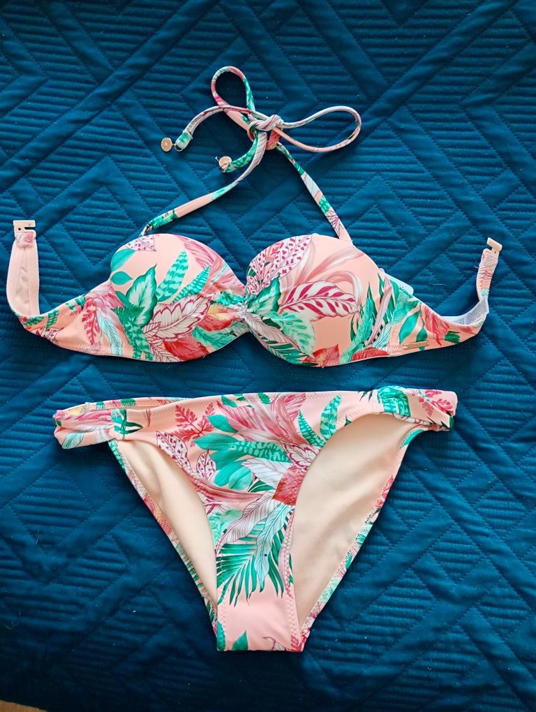 Nowy strój Censored push up 70A XS