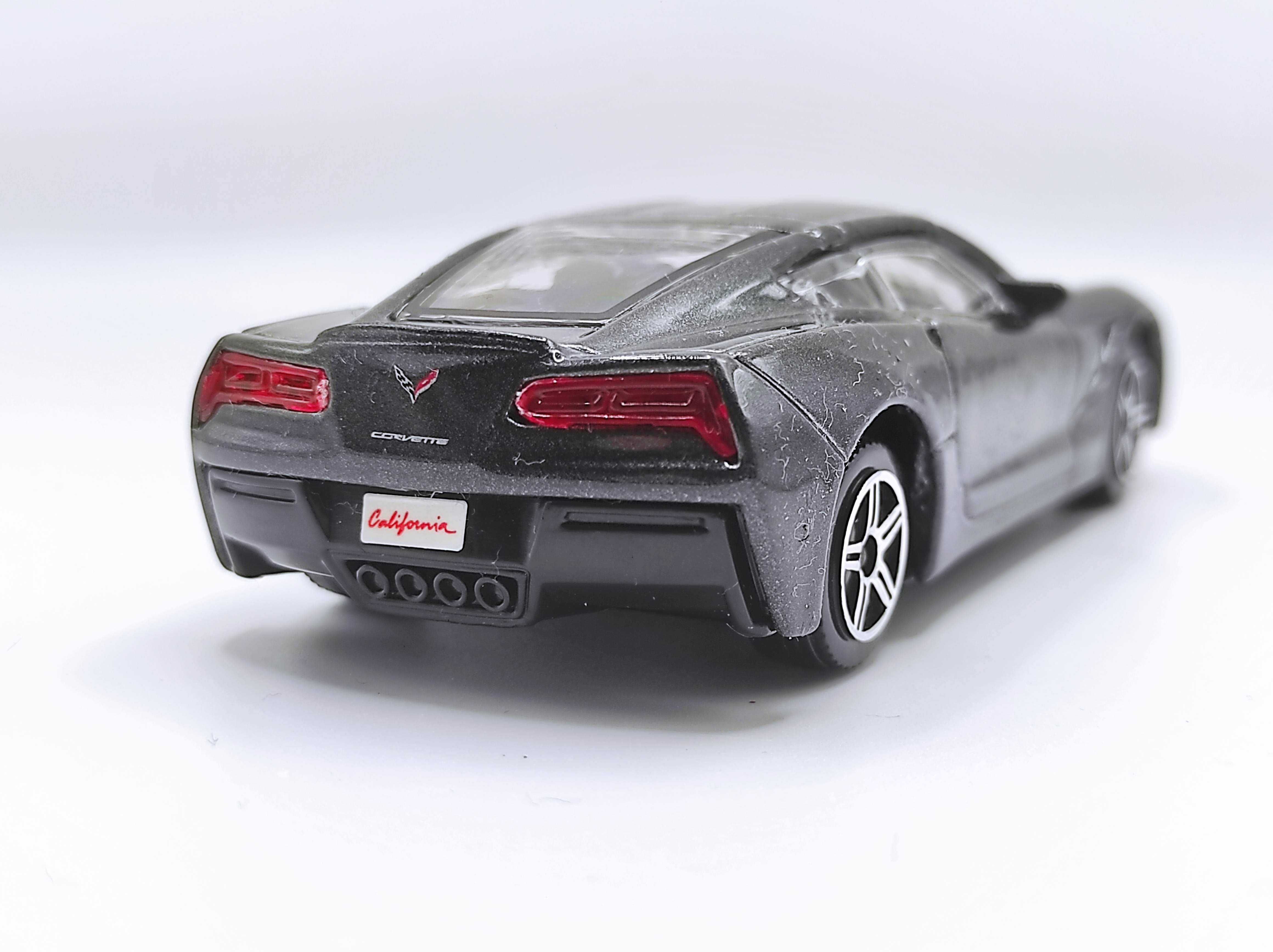 Samochodzik zabawka bburago burago Corvette Stingray 1/43