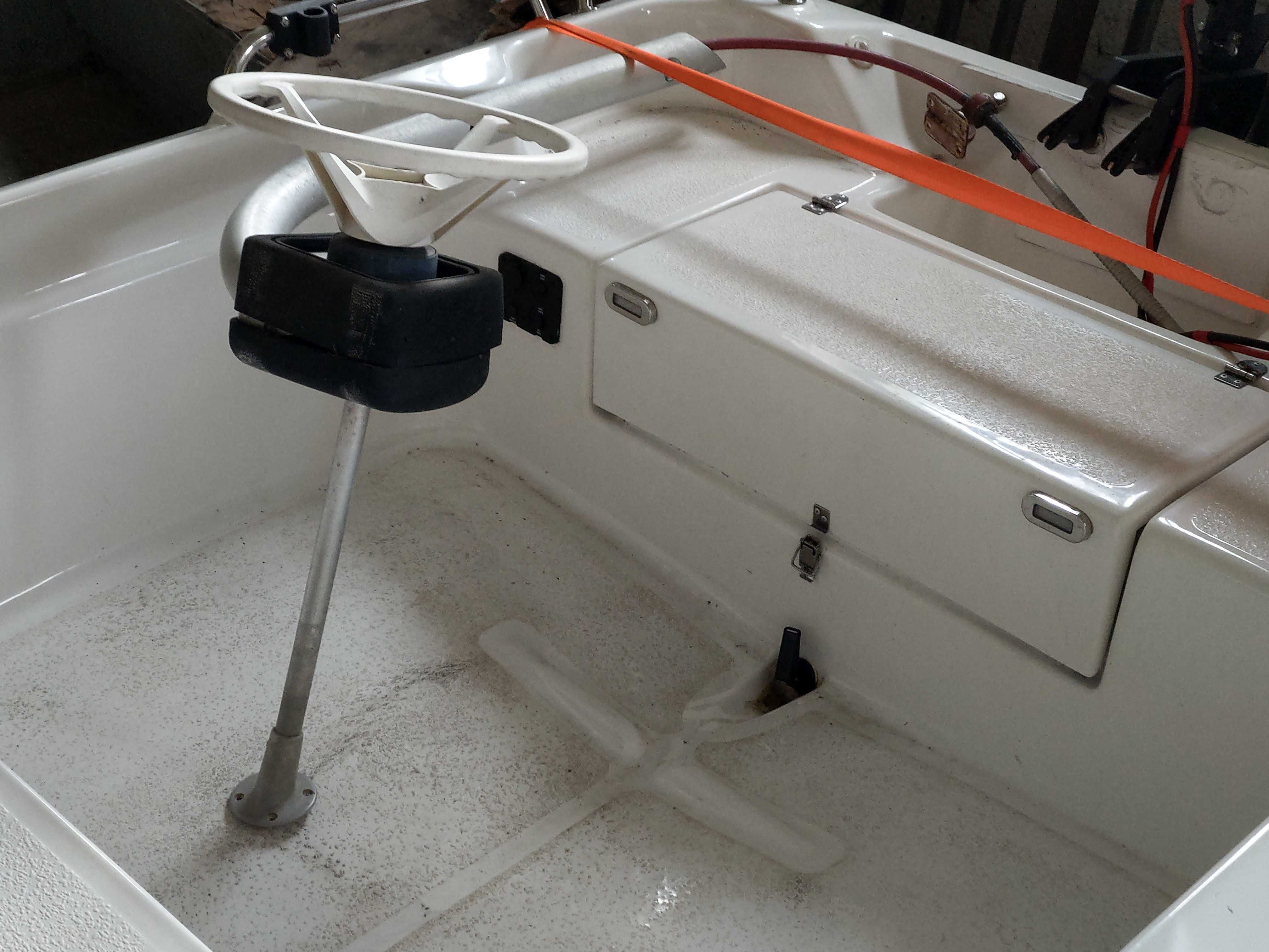 konsola pulpit sterówka przekładnia kolumna kierownica łódź motorówka