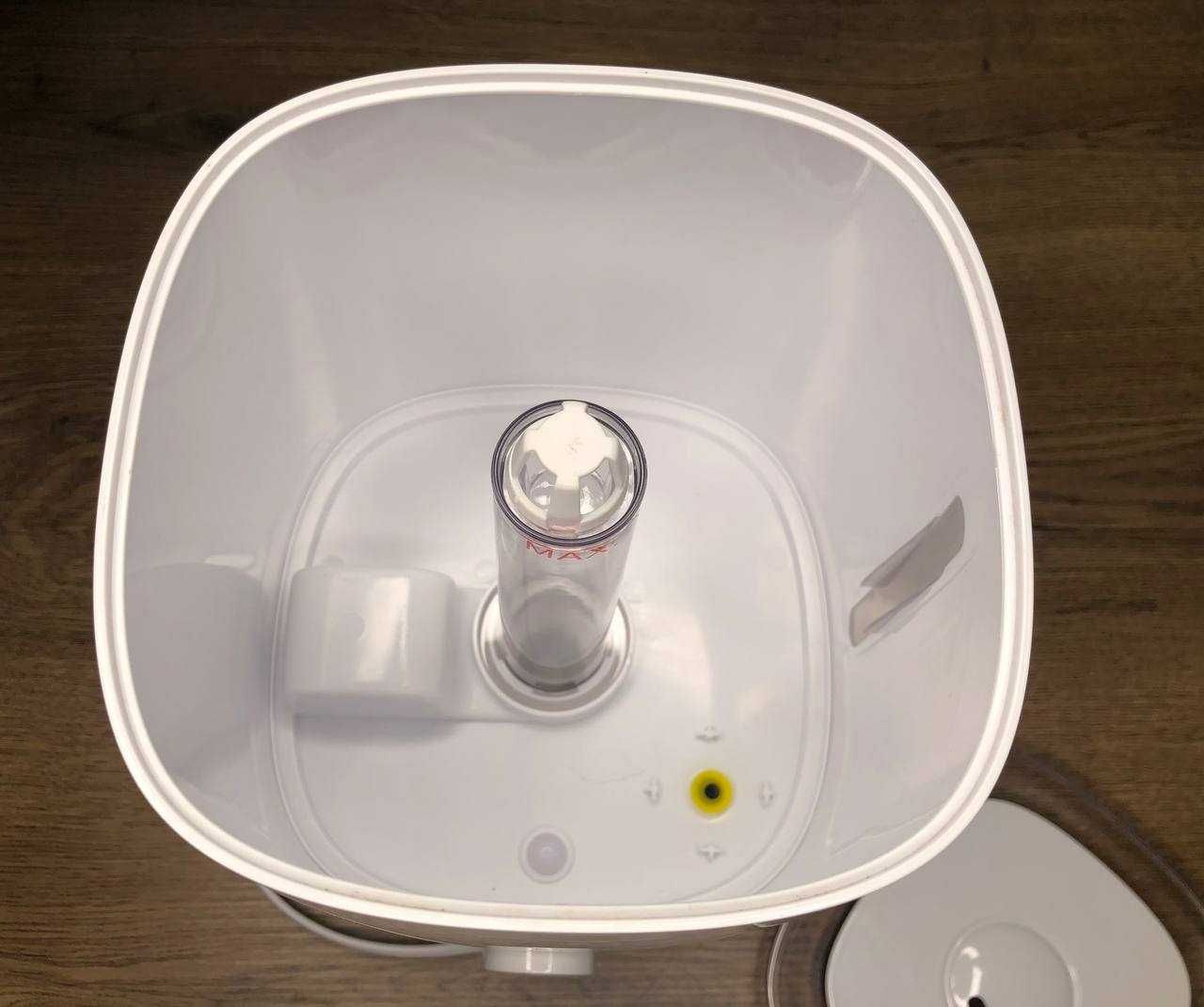 Продаю зволожувач повітря RZTK HM 3540 White