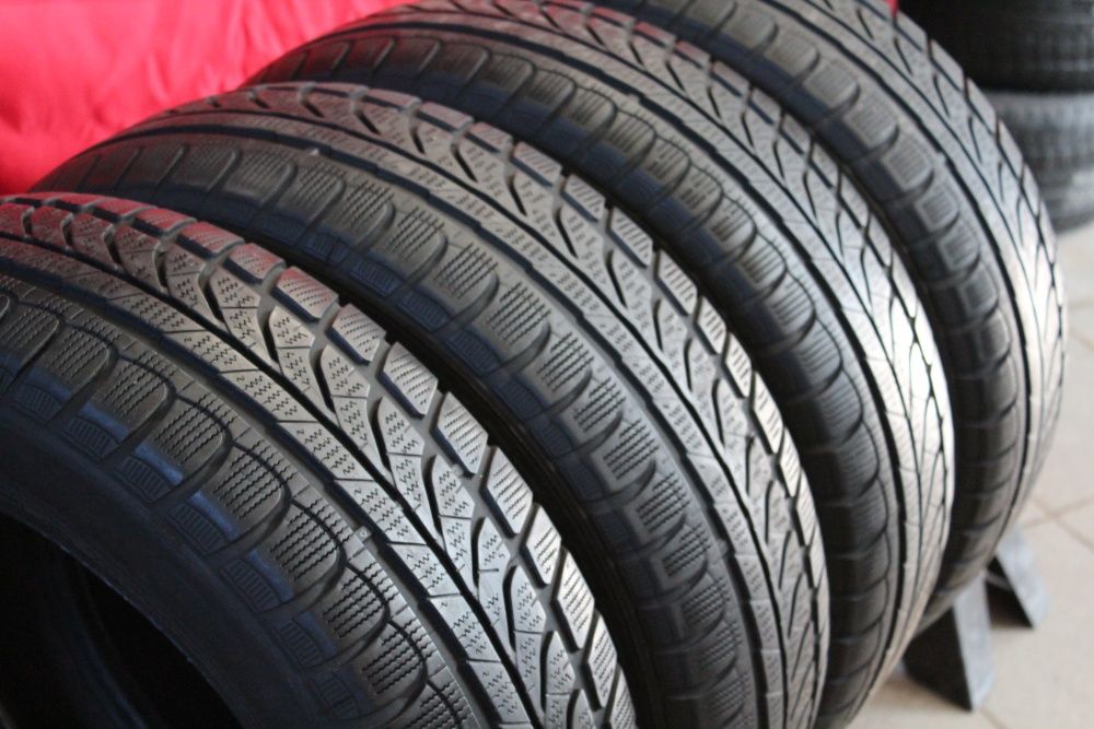 195-65-R15 DUNLOP WINTER 4 штуки \2 штуки  всесезонная резина GERMANY