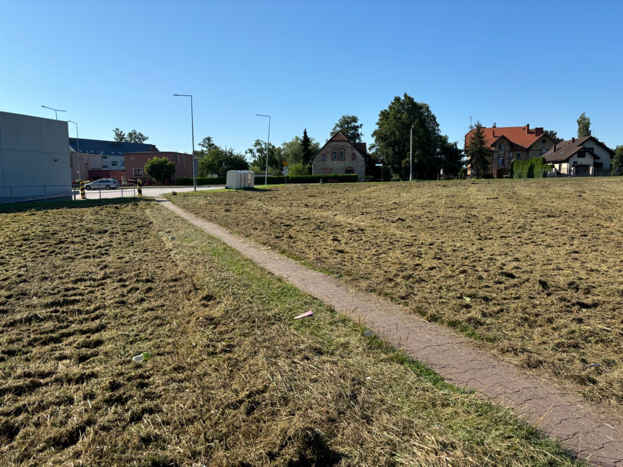 Koszenie mulczowanie traw nieużytków działek czyszczenie pod inwestycj