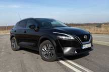 Nissan Qashqai Salon Polska serwis ASO panorama dach kamery 360 hak