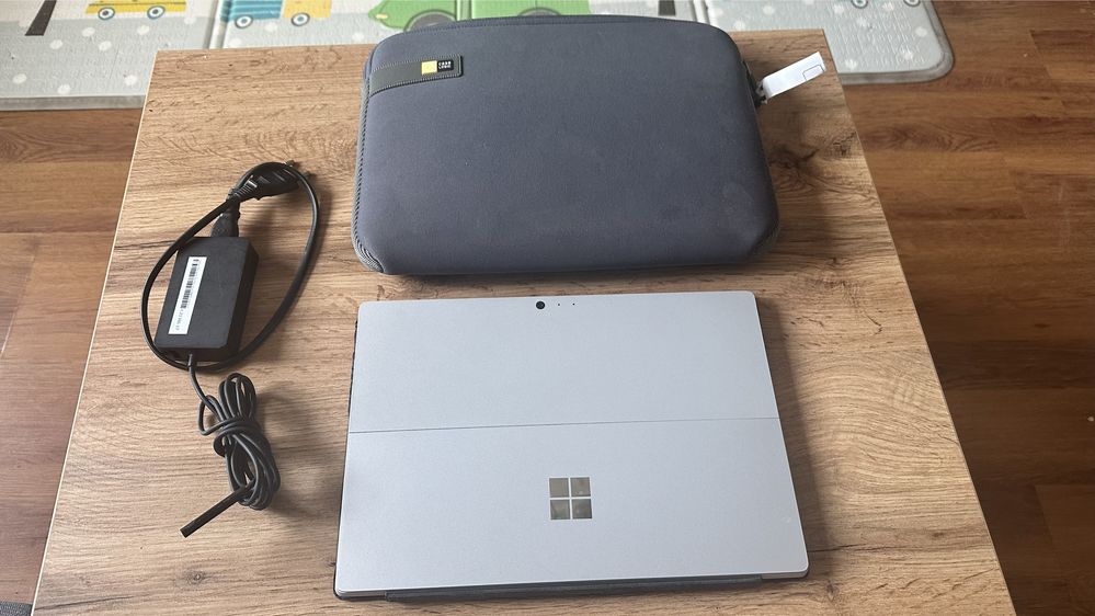 Tablet Microsoft Surface PRO 4, i5+4gb+ 128 SSD+ WIN10. Laptop