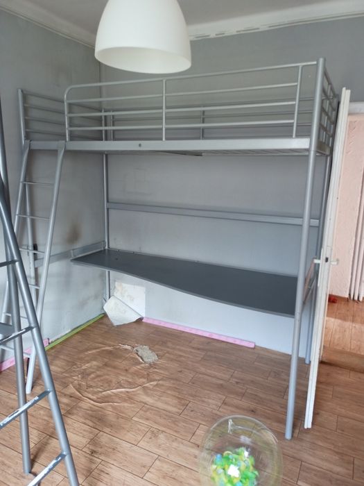 Piętrowe łóżko Ikea z biurkiem