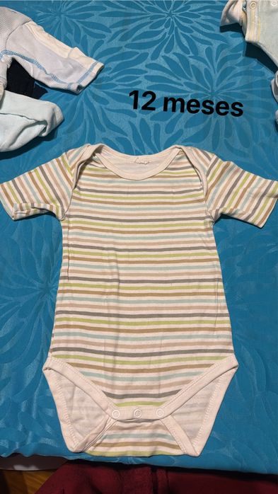 Vários bodies de bebé