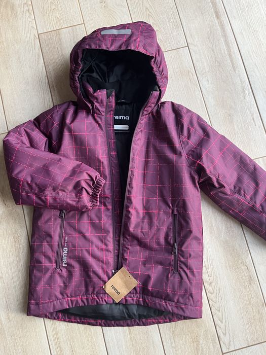 Продам нову курточку Reima 140 см