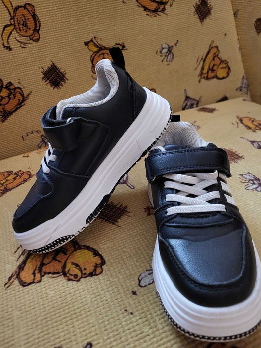 Кросівки на дівчинку