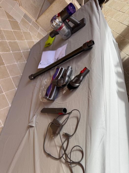 Dyson V8 aspirador vertical - em optimo estado ;