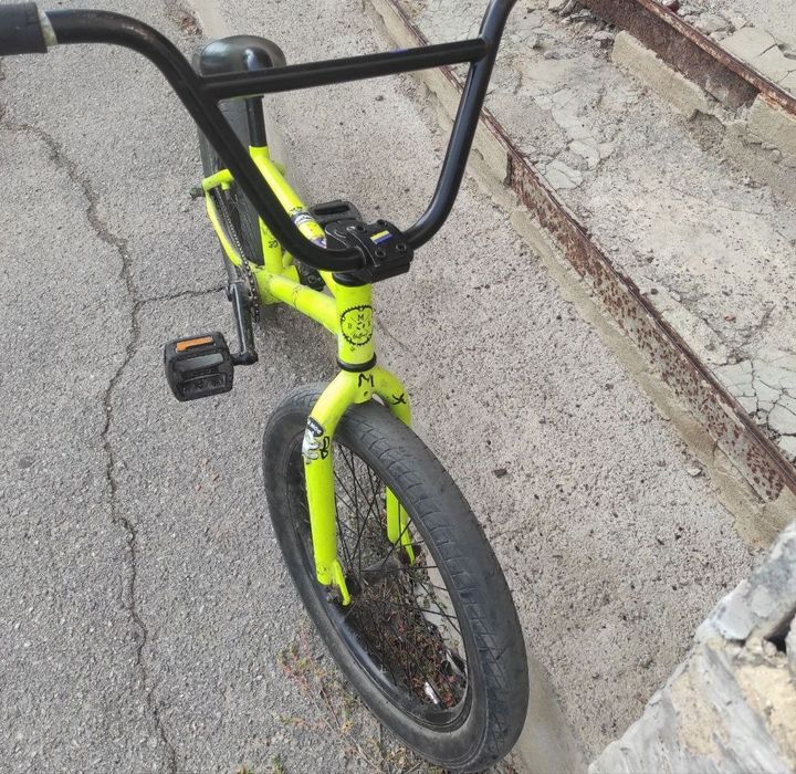 Продам бмх салатового коляру