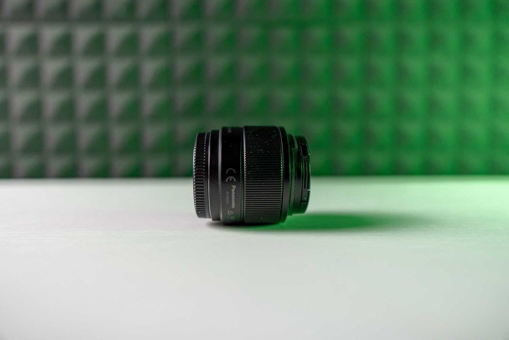 Портретний об'єктив Panasonic LUMIX 25mm f/1,7