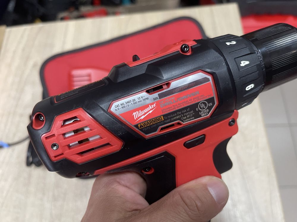 Milwaukee M12 2407-22 / акумуляторний шуруповерт Мілвокі 12V