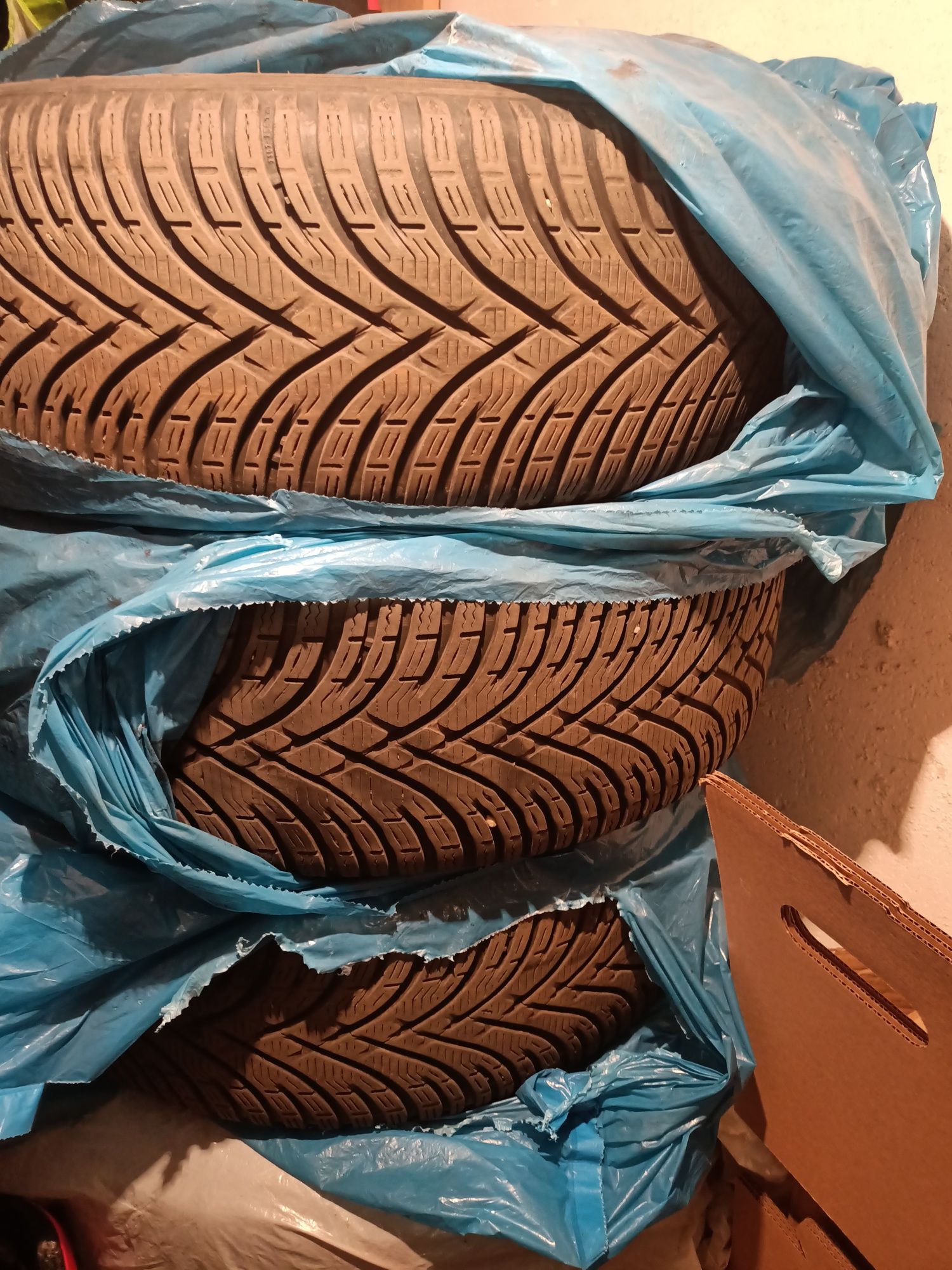 Koła 205/55 R16 felgi stalowe+opony zimowe 2021r.+kołpaki+nakretki