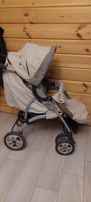 Прогулянкова коляска Chicco — відмінний стан