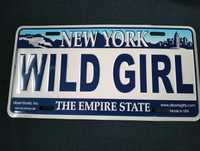Etykieta metalowa na ścianę Wild girl new york