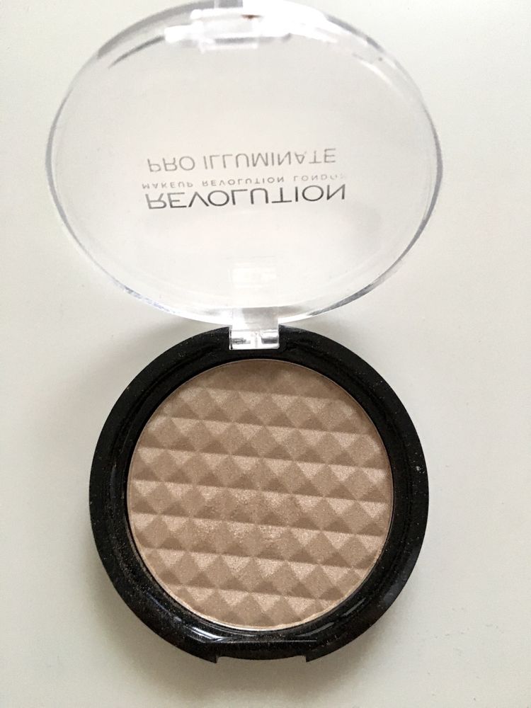 Makeup Revolution rozświetlacz do twarzy