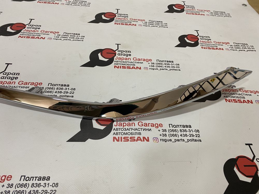 Хром переднього бампера на Nissan Murano Z52 2019-2022 620749UF0A