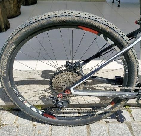 BTT - CUBE Carbono
