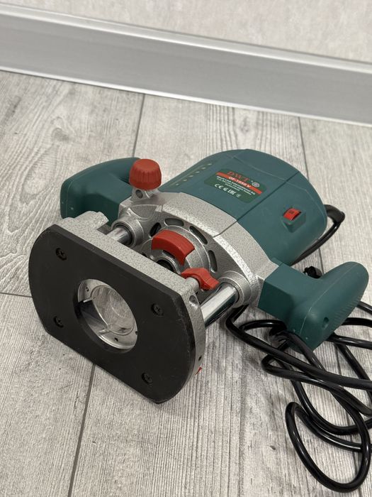 Фрезер DWT OF-1050 V