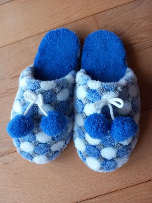 Chinelos de quarto com pompons, tam. 39