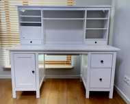 Biurko drewniane Hemnes IKEA z nadstawką (dostawką), bejcowane, białe