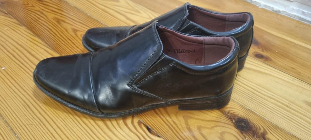 Buty chłopięce komunijne 34