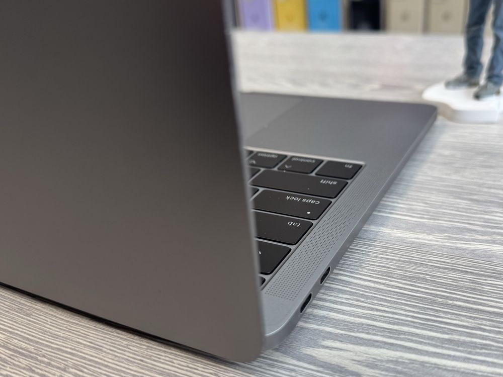 MacBook Pro  13 / i5 / RAM 8 / SSD 256 GB / Space Grey / Retina 2017