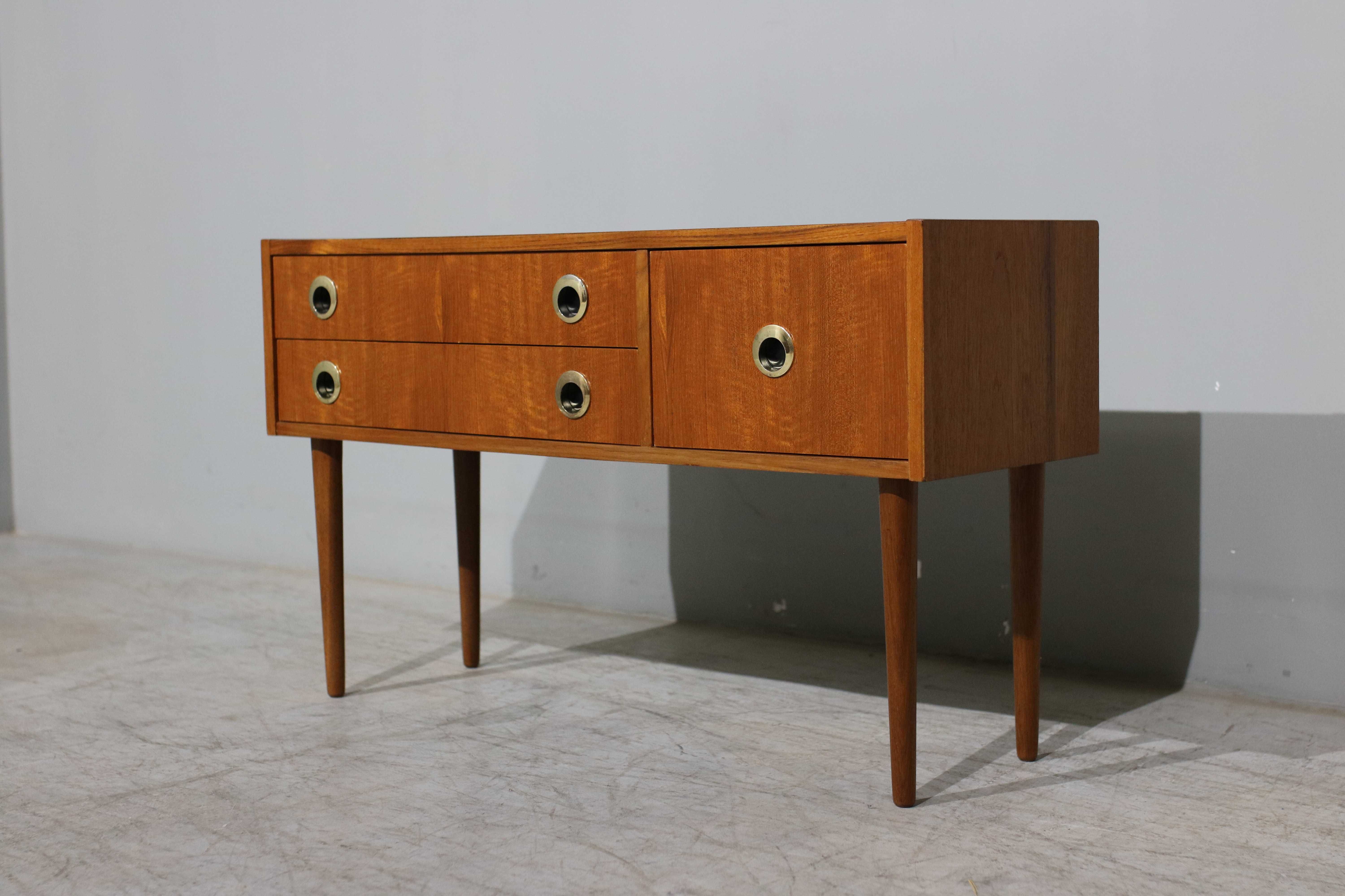 Móvel de apoio em teca | Nordic Design
